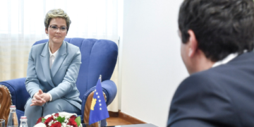 Këshilltarja e Kurtit e akuzon Arifin se kontrollohet nga Beogradi: Do të dalin në pah marrëveshjet, s’guxon të flasë për Vulinin