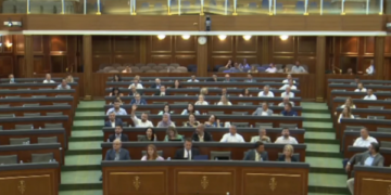 Dështon përpjekja e pushtetit për ndryshim të Ligjit për Shërbyes Civil, Konjufca abstenon, një deputet i VV-së kundër