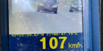 Tejkaloi shpejtësinë, shoferi në Ferizaj gjobitet me 500 euro dhe i hiqet patentë shoferi për 1 vit
