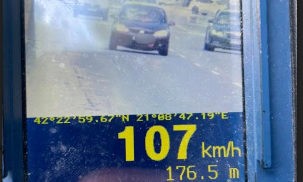 Tejkaloi shpejtësinë, shoferi në Ferizaj gjobitet me 500 euro dhe i hiqet patentë shoferi për 1 vit