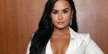 Këngëtarja e njohur humb shikimin dhe dëgjimin prej mbidozës nga droga