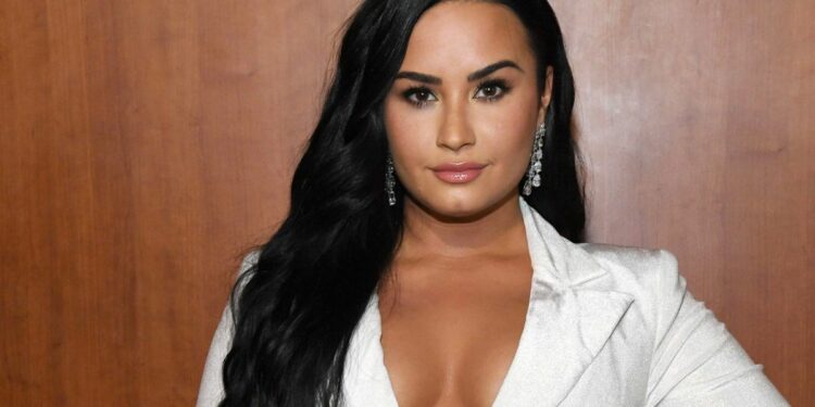 Këngëtarja e njohur humb shikimin dhe dëgjimin prej mbidozës nga droga