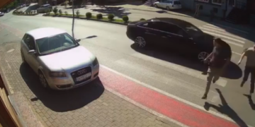 Vozitje e çmendur në Prizren, dy të rinj shpëtojnë për pak