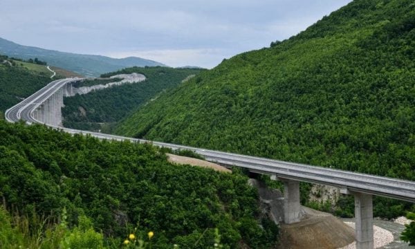 Këto rrugë sot dhe nesër, do të jenë të bllokuara përkohësisht për qarkullim