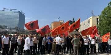 “Dorëhiqu Mimozë”, “Veterani nuk është numër” – Disa nga pankartat që do të përdoren në protestën e sotme