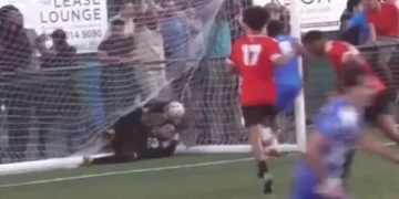 Kur portieri bëhet hero, shënon nga porta në portë