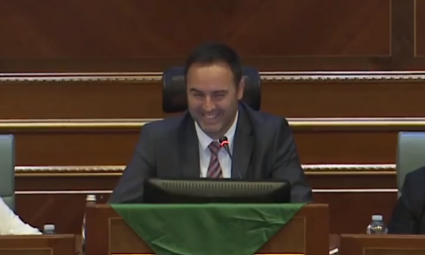 “Të katërt përdore në podium”, Glauk Konjufca ia kujton opozitës çfarë u ka thënë parvjet për zgjedhje