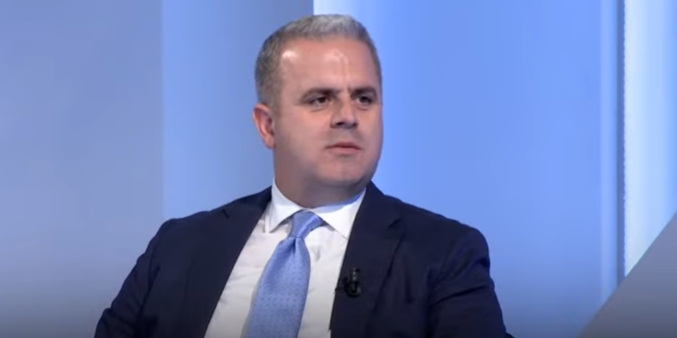 Azemi: Instalimi i dhunës në Kuvend ka ardhur si rezultat i polarizimit të skajshëm të skenës politike