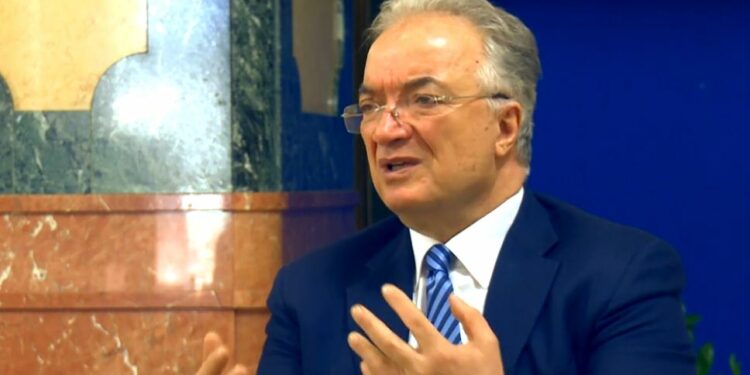 Sanksionet e SHBA-së dhe BE-së/ Paralajmëron Xhavit Haliti: Kosova do të ketë pasoja, do të ‘ndëshkohen’ qeveritarët edhe individualisht