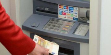 “Shpërthen” paraja false në Mitrovicë, deponohen në dy bankomate nga 50 euro