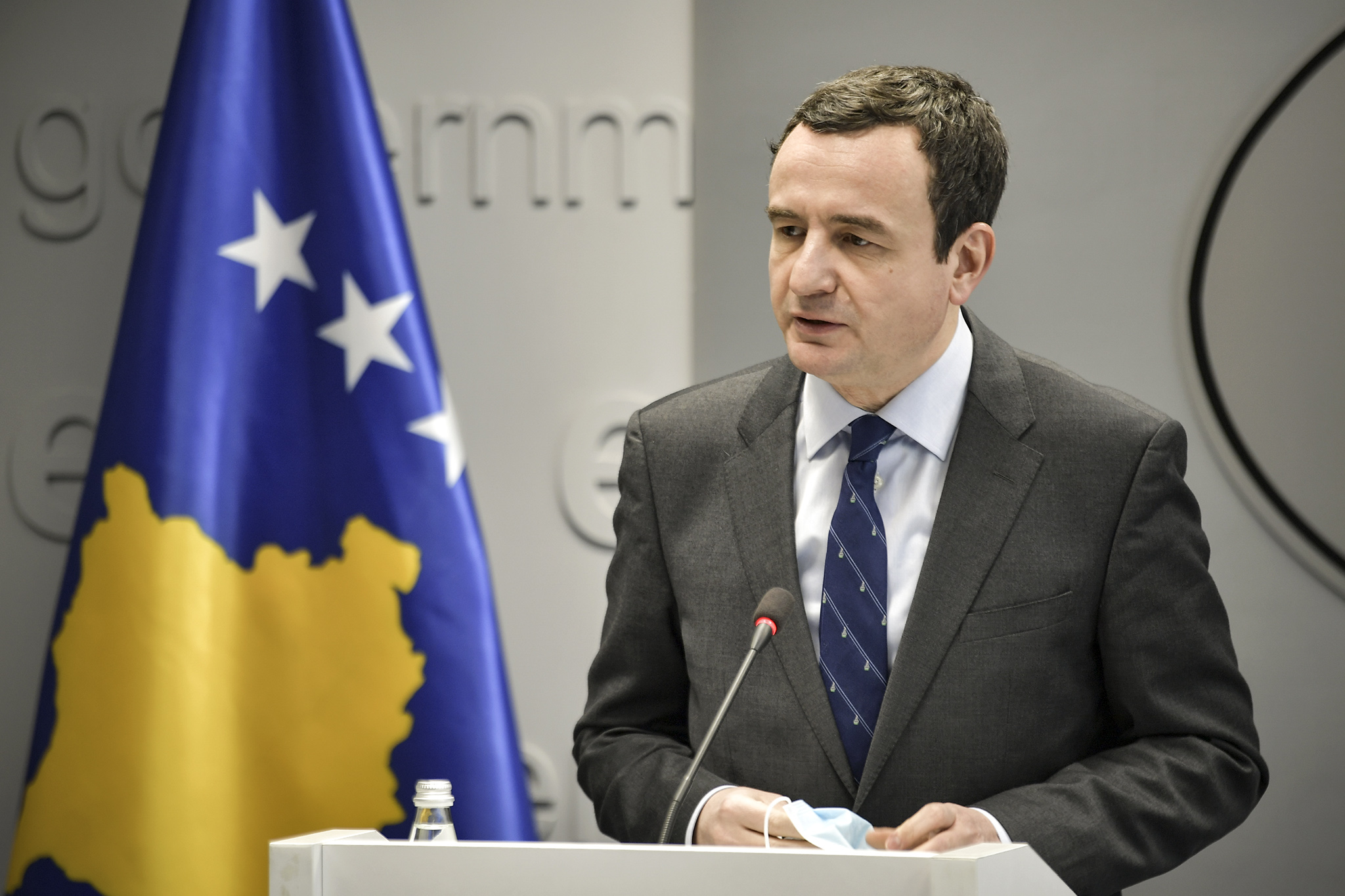 Sanksionet ndërkombëtare ndaj Kosovës mbesin, veprimet e Qeverisë për shtensonim në veri “të pamjaftueshme”
