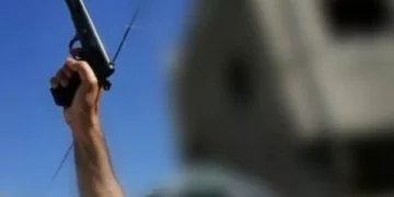 Gjuajtën me armë zjarri në ahengje familjare, tre persona shoqërohen në polici