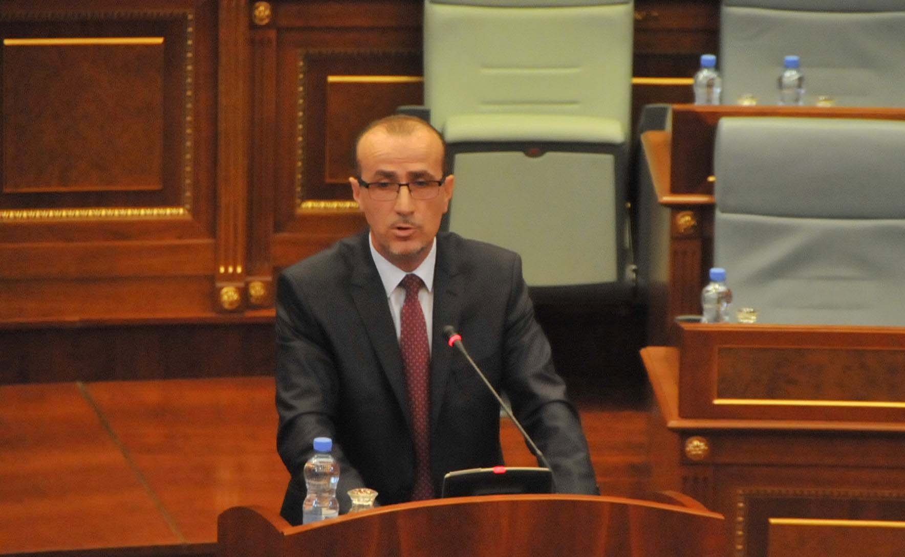 Bekim Haxhiu: Askush në botë nuk ka kohë të merret me kopallat e Kurtit