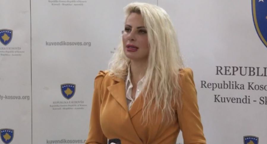Duda Balje jep detaje të përleshjes në Kuvend: Besniku ka gjuajt shishe me ujë në Mërgimin