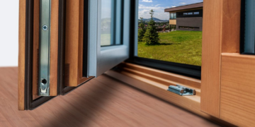 Dritaret a duhet të hapen apo të mbyllen gjatë motit të nxehtë?