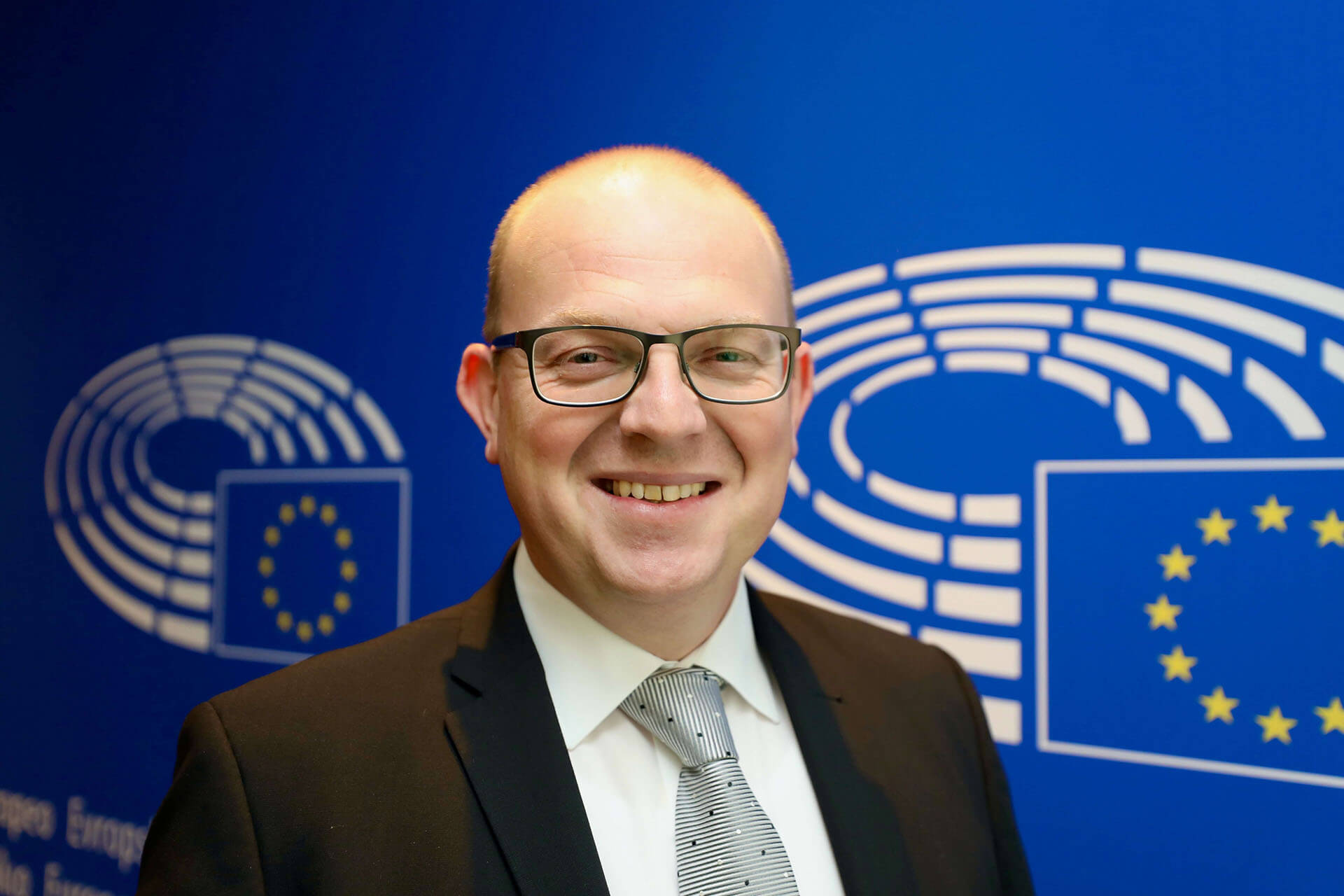 Eurodeputeti slloven: Vuçiq po e mashtron SHBA-në dhe BE-në për Kosovën