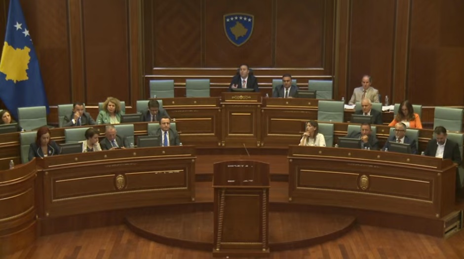 Konjufca s’i përfill kërkesat e LDK-së dhe PDK-së për ndërprerje të seancës