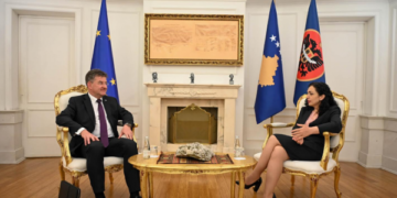 Presidentja pas takimit me Lajçak: Kemi treguar vullnet për deeskalim duke i ofruar zgjedhjet në Veri