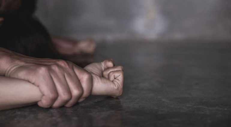 E rëndë: Gruaja në Vushtrri dhunohet seksualisht nga një burrë i panjohur