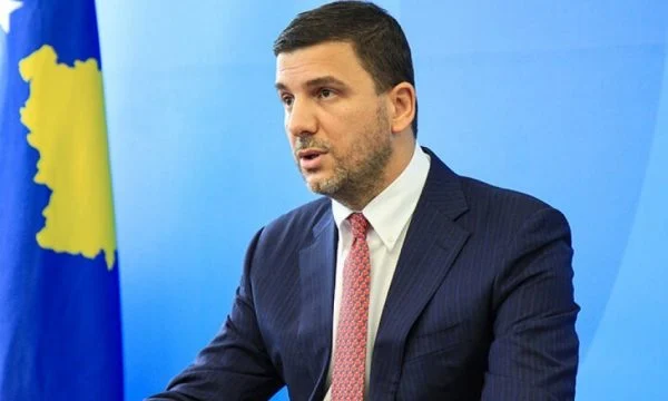 Krasniqi pas deklaratës së Sveçlës: Qeveria do përplasje për largim të vëmendjes nga skandali i përgjimeve