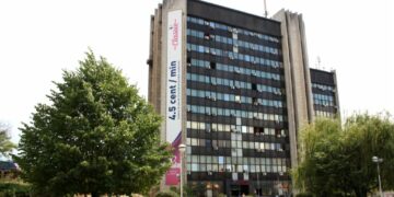 Menaxhmenti i Telekomit, vazhdon të shpërblej kompani të huaja me tenderë me negocim