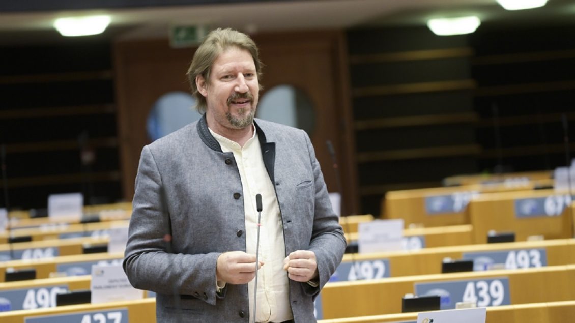 Deputeti i Parlamentit Evropian: Pse BE është më e butë ndaj Vuçiqit dhe Serbisë?