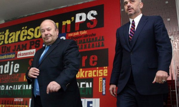 Nano i shtrirë në spital, Rama lutet për të dhe e dekoron