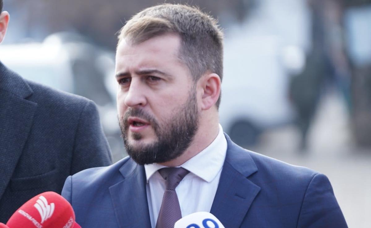 Aktgjykimi i Kushtetueses për Ligjin e Zyrtarëve Publikë, reagon Lushtaku- Citon Albin Kurtin e 2015-ës