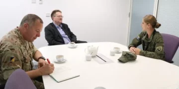 Ushtarja e FSK-së përzgjidhet për Akademinë Ushtarake Mbretërore në Britani, Abbott e takon