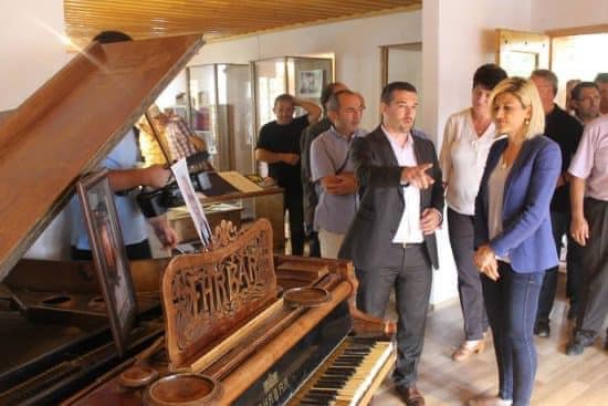 Djegia e Muzeut të Muzikës, Kusari-Lila me akuza për qeverisjen aktuale në Gjakovë