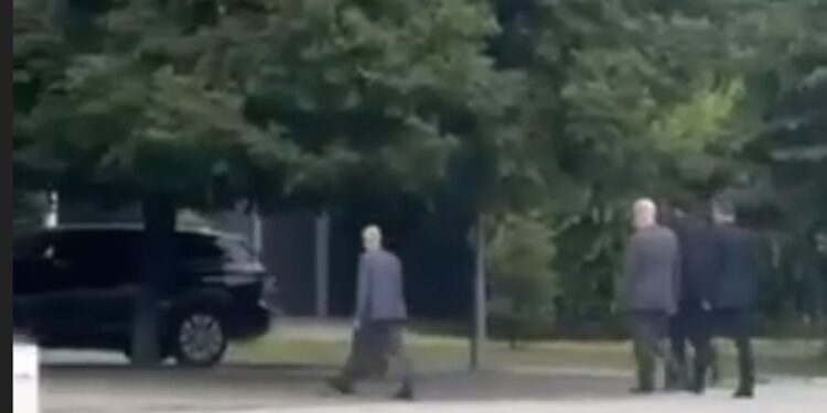 VIDEO: Gjendja në veri, ambasadori Hovenier i shkon në zyre Kurtit?