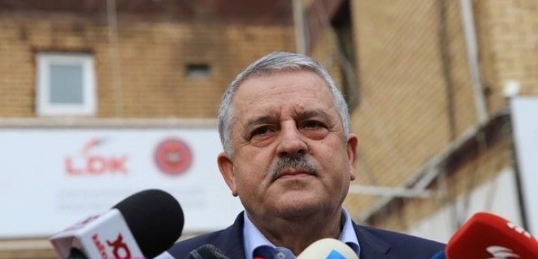 Vendimi i Qeverisë për librat, Veliu: Skandaloz, ata veç mbrapsht punojnë