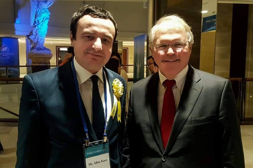 A e ka ndryshuar Christopher Hill mendimin për Albin Kurtin?