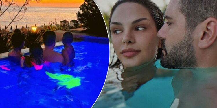 Almeda Abazi dhe Tolgahan Sayisman nisin pushimet familjare në bregdetin shqiptar