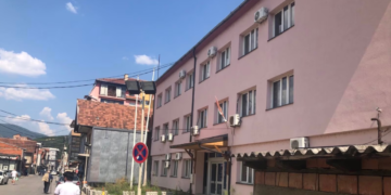 Ambasada e SHBA-së: Vendimi për ndërtesën komunale në Mitrovicën e Veriut në kundërshtim me kërkesat tona