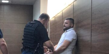 “Ky duket si koordinator aty, krejt duke e përcjell situatën” – Sejdiu hyri 22 herë në dhomën ku mbahej Marigona Osmani
