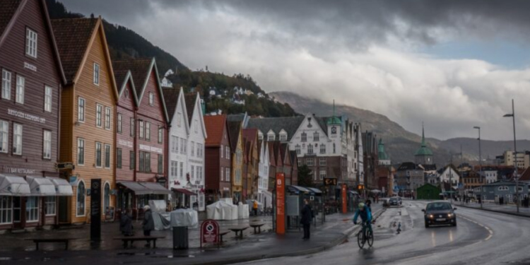 Ky është qyteti më me shi në Evropë, një herë ra 85 ditë pa ndërprerje