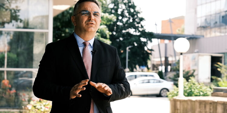 Tahiri: Qeveritë shkojnë e vijnë, administrata shtetërore duhet të mbesë!