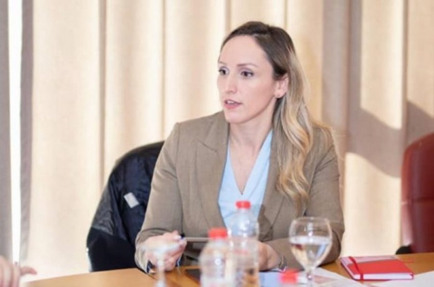 Prindërit t’i blejnë vetë librat e fëmijëve, Bytyqi e AAK-së: Qeveri komike, super dështaka