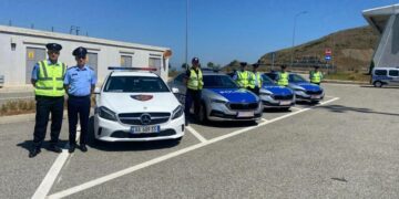 Policia e Kosovës dhe e Shqipërisë fillojnë patrullimet për rritjen e sigurisë në trafik