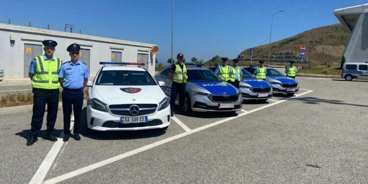 Policia e Kosovës dhe e Shqipërisë fillojnë patrullimet për rritjen e sigurisë në trafik