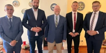 Ambasadori Hovenier takon përfaqësues të serbëve të Kosovës, opozitarë të Listës Srpska