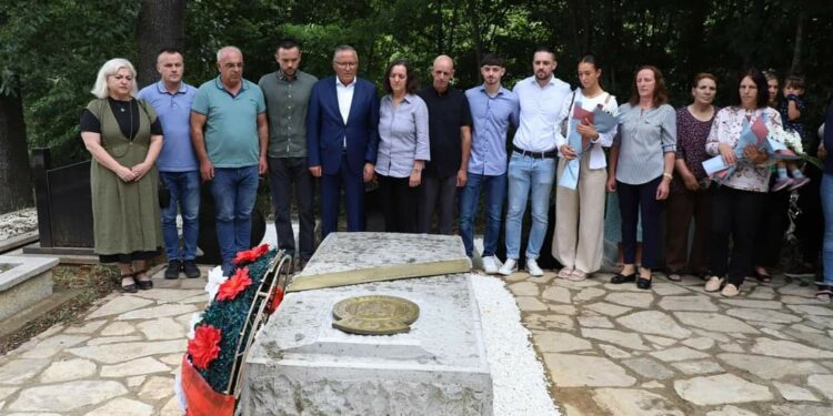 Përkujtohet veprimtari i shquar i çështjes kombëtare Sabit Veseli