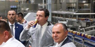 Kryeministri Albin Kurti e shijon Golden Eagle