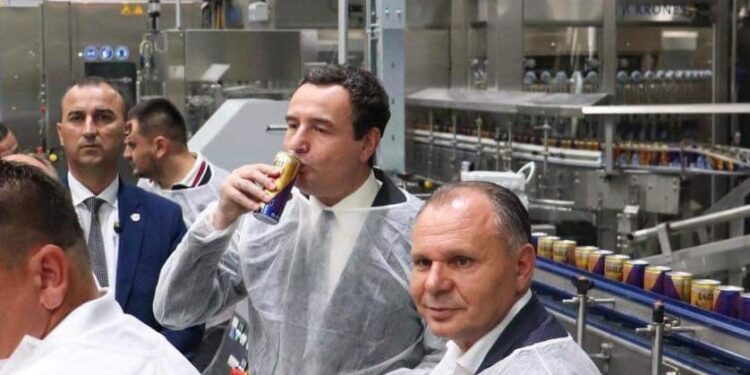 Kryeministri Albin Kurti e shijon Golden Eagle