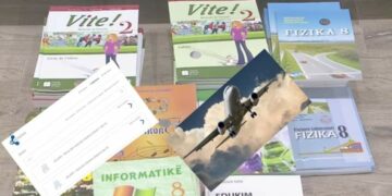 E çuditshme: Mërgimtarët po zhvasin buxhetin e shtetit të Kosovës, mijëra aplikime për librat shkollorë nga diaspora