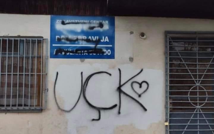 Në Suhodoll të Mitrovicës e shkruajnë “UÇK”, “shqetësohen” në Beograd