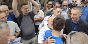 “Ik shko në Prishtinë, vendin e degjenrum” – Dalin pamjet e momentit kur sulmohet gazetari Vullnet Krasniqi