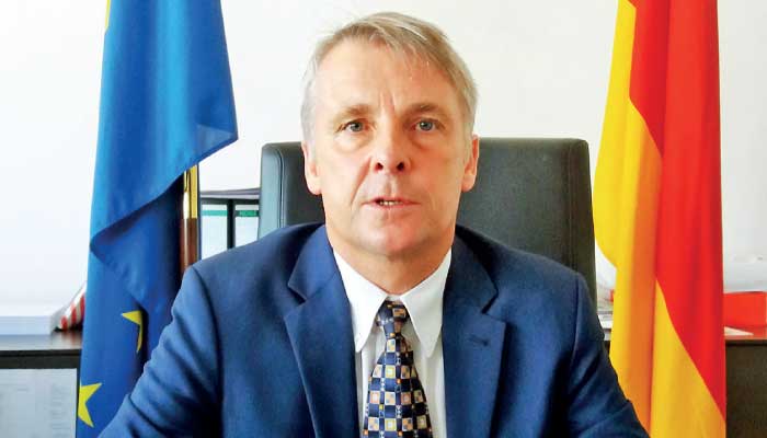 Rohde reagon pas dorëheqjes së tre policëve serbë: Duhet t’i kryejnë detyrat pa frikësime
