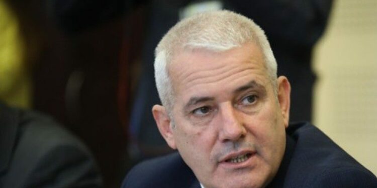 Qeveria i ndan fond nga paratë e minoriteteve, vëllait të gruas së ministrit Xhelal Sveçla
